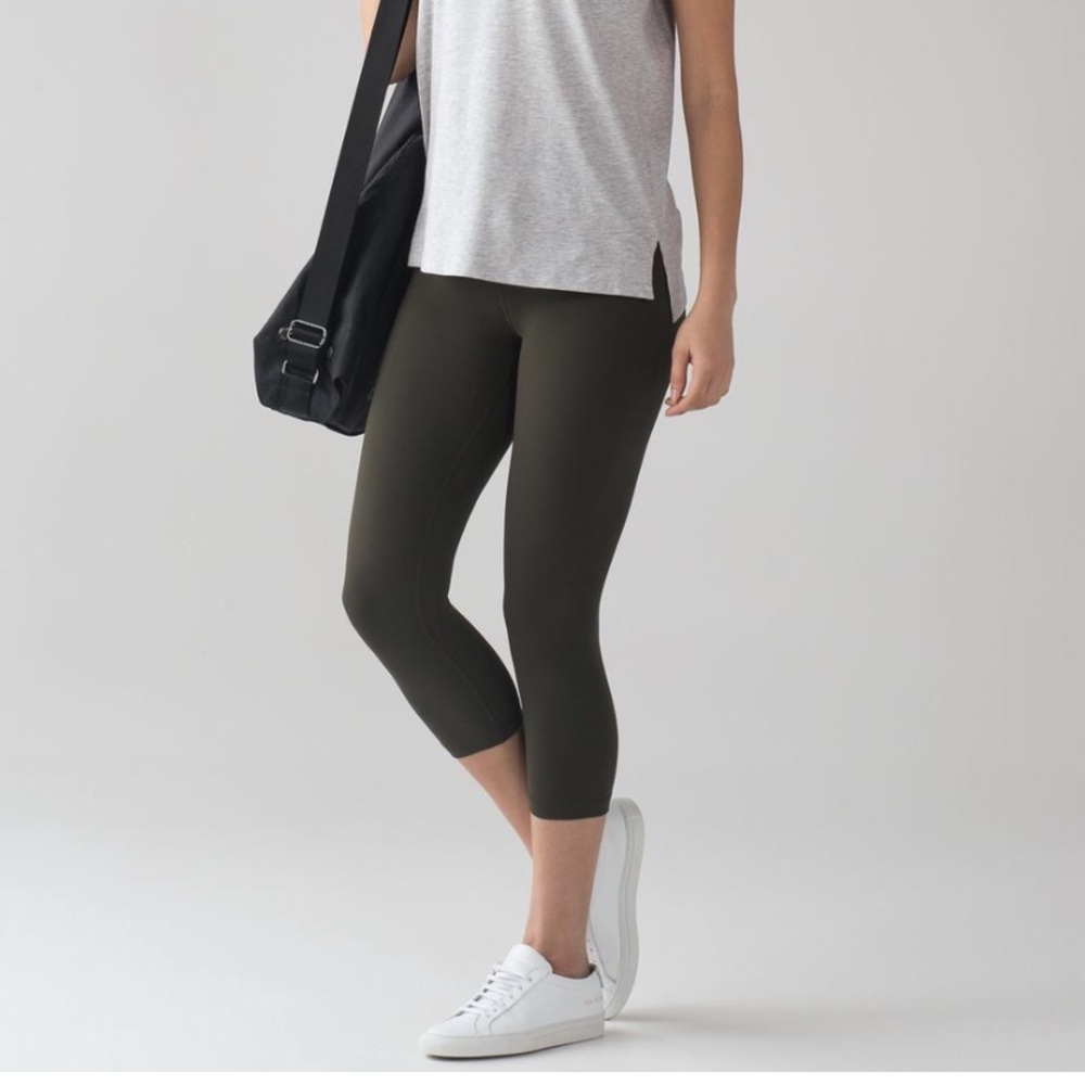 🍋 EUC Lululemon Align Crop Dark Olive size 6 🍋
